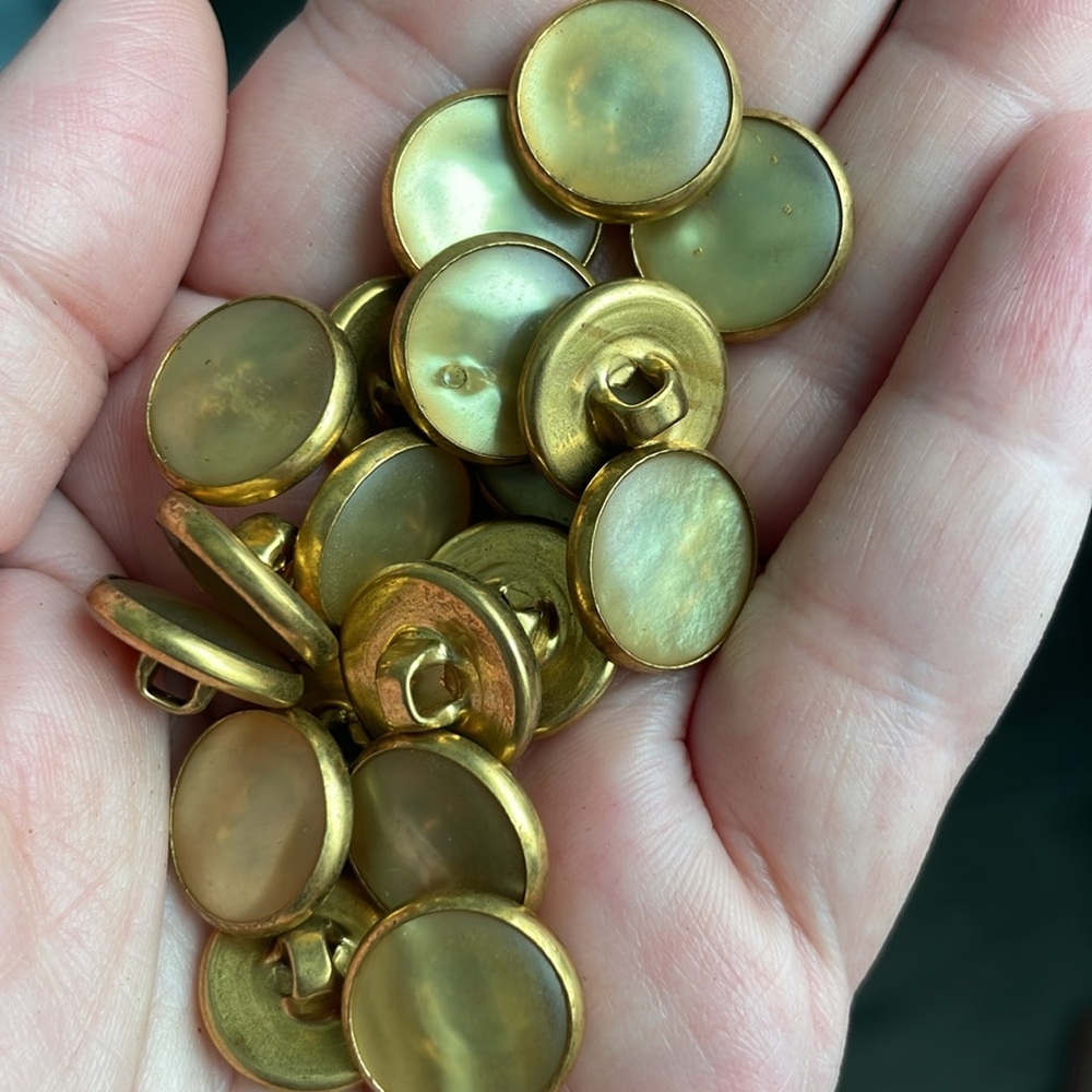 Pearl buttons (70) green with brass backing plastic buttons back fastener